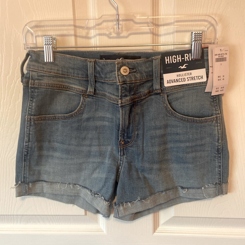 Hollister High Rise Short 3”, Brand New with Tags, Women’s Size W26/3